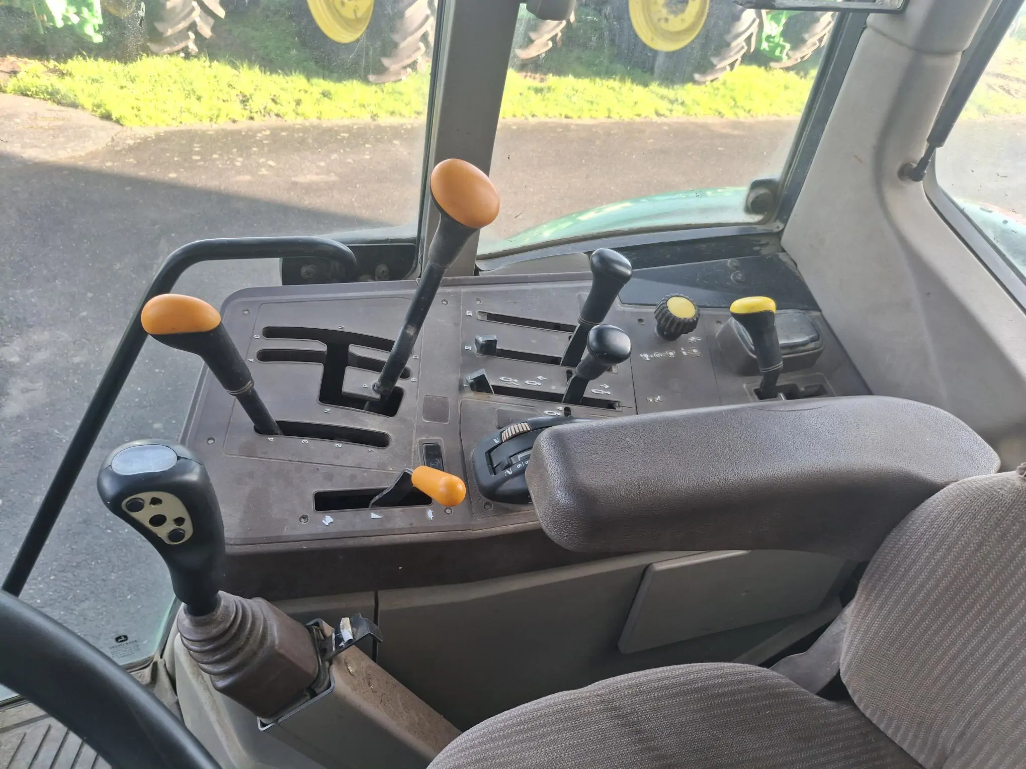 Image JOHN DEERE 6120 SE