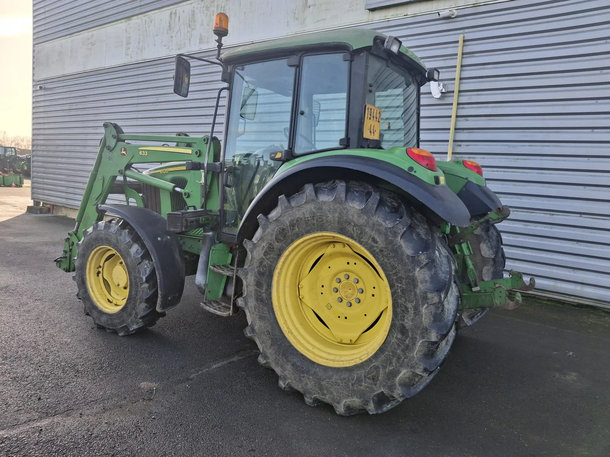 Image JOHN DEERE 6120 SE
