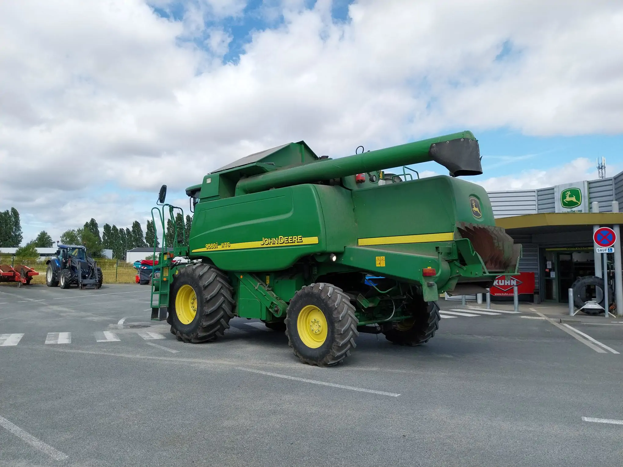 Image JOHN DEERE MOISSONNEUSE BATTEUSE WTS 9560