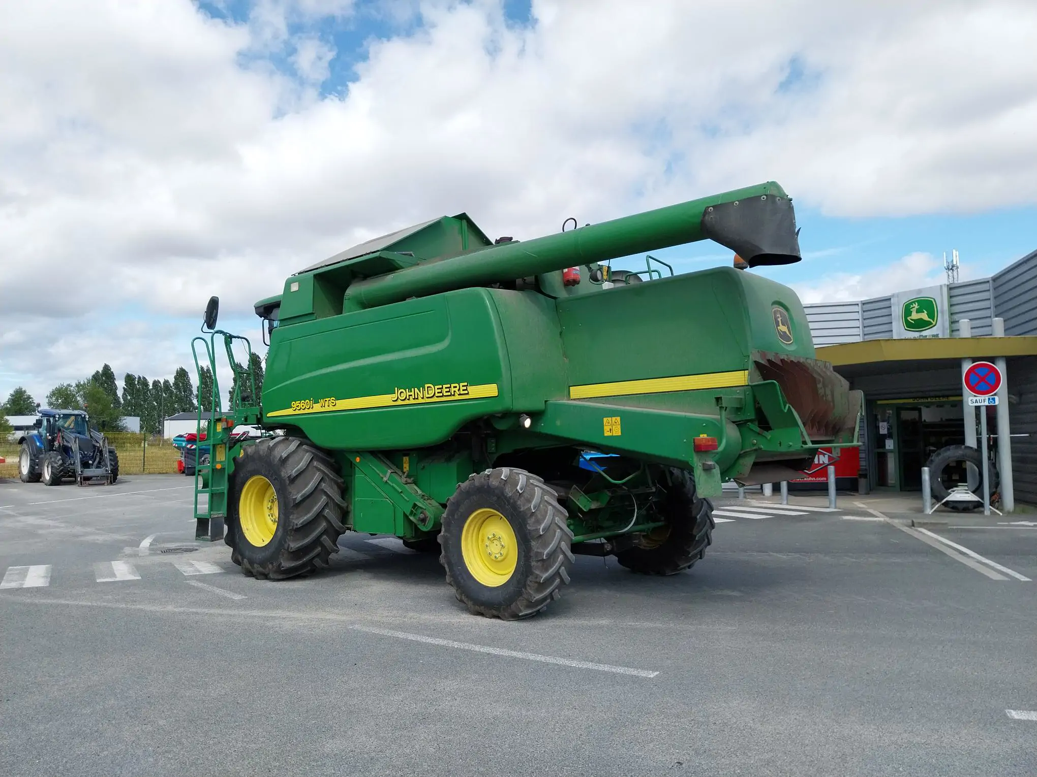 Image JOHN DEERE MOISSONNEUSE BATTEUSE WTS 9560