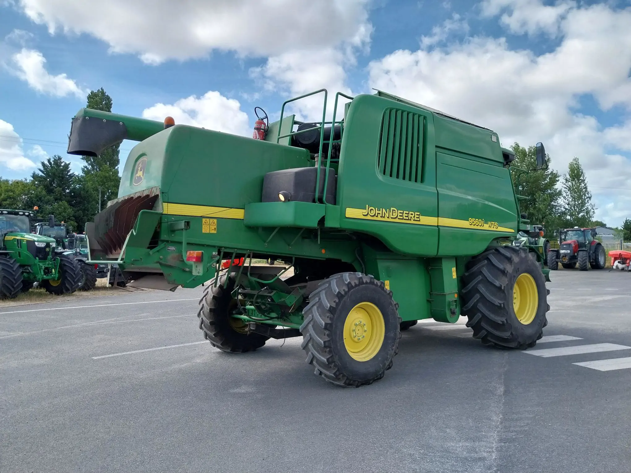 Image JOHN DEERE MOISSONNEUSE BATTEUSE WTS 9560