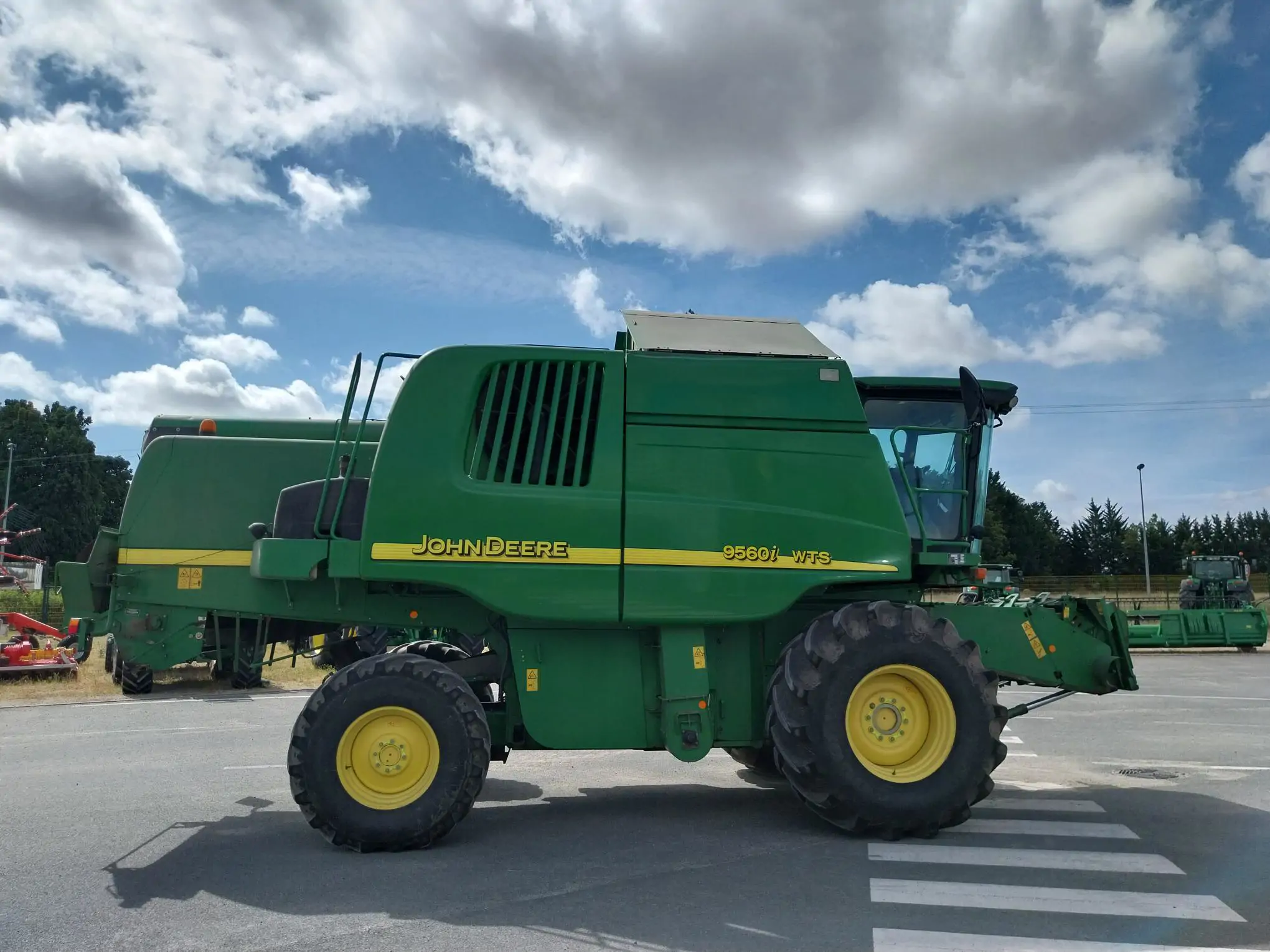 Image JOHN DEERE MOISSONNEUSE BATTEUSE WTS 9560