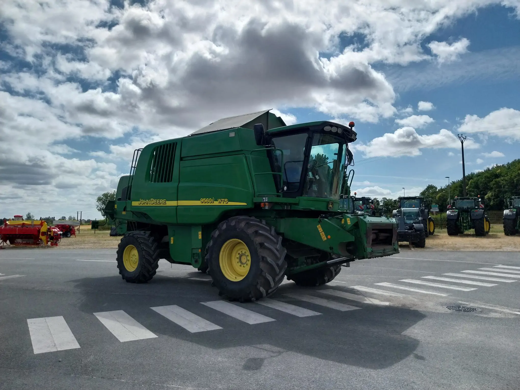 Image JOHN DEERE MOISSONNEUSE BATTEUSE WTS 9560