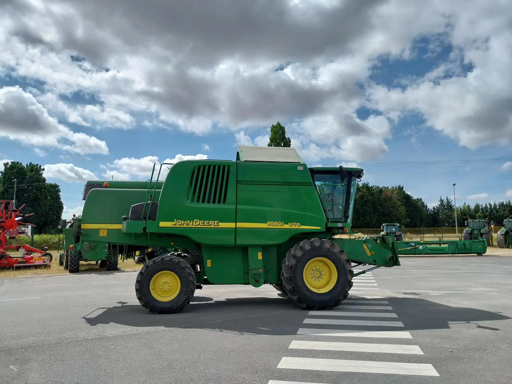 Image JOHN DEERE MOISSONNEUSE BATTEUSE WTS 9560