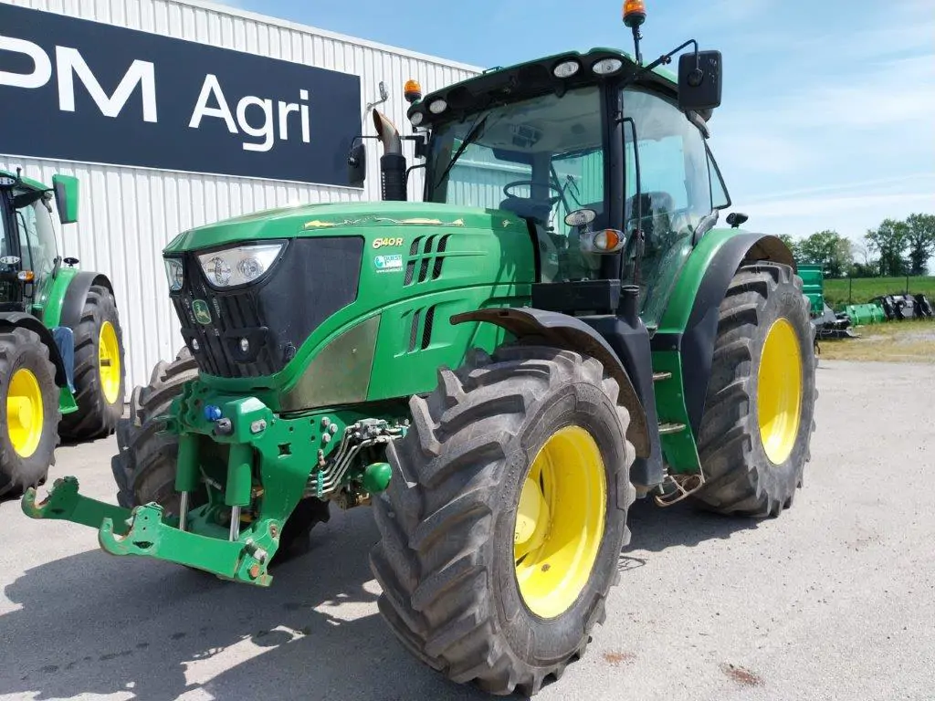 Photo JOHN DEERE 6140R