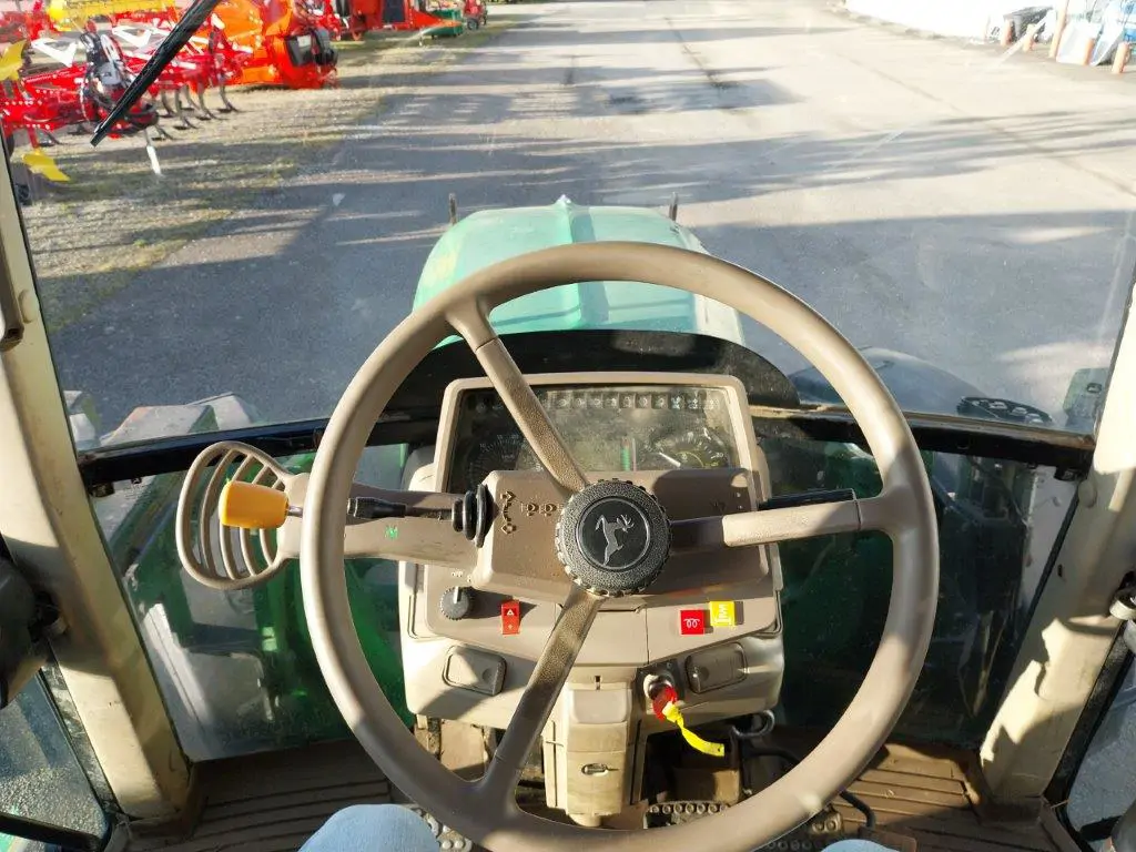 Image JOHN DEERE 6330