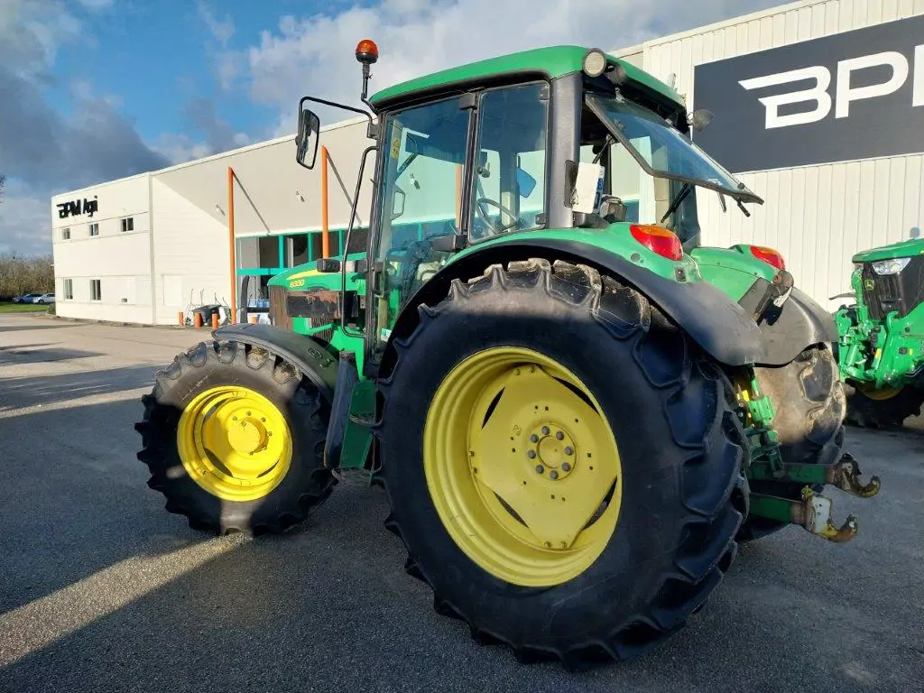 Image JOHN DEERE 6330