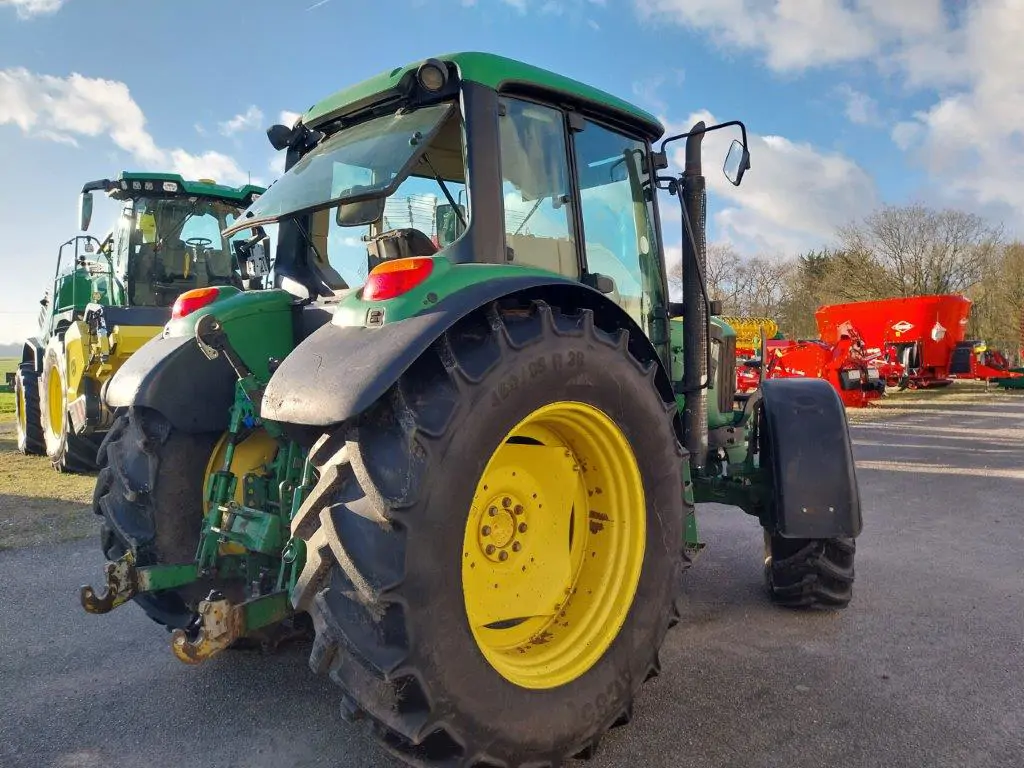 Image JOHN DEERE 6330