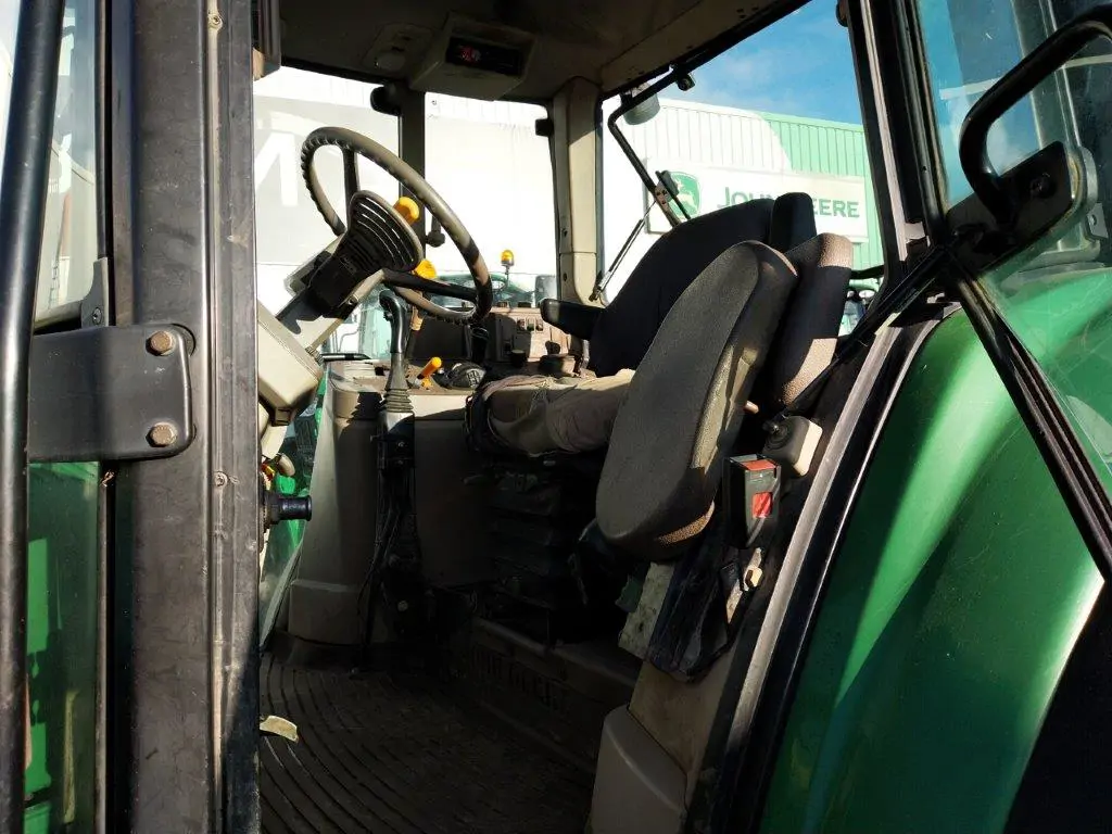 Image JOHN DEERE 6330