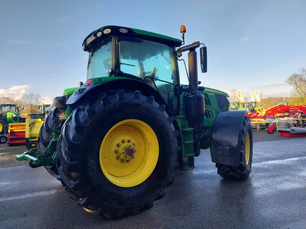 Image JOHN DEERE 6215R