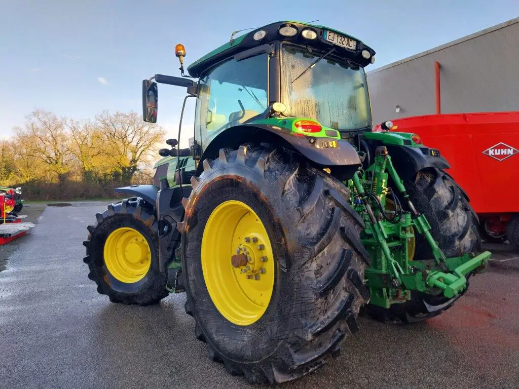 Image JOHN DEERE 6215R