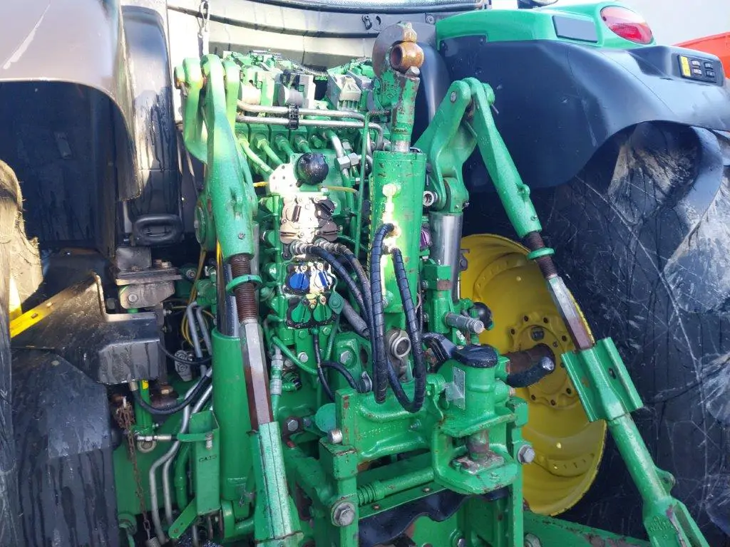 Image JOHN DEERE 6215R