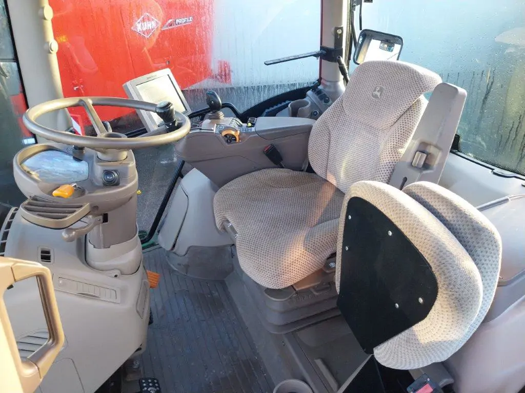 Image JOHN DEERE 6215R