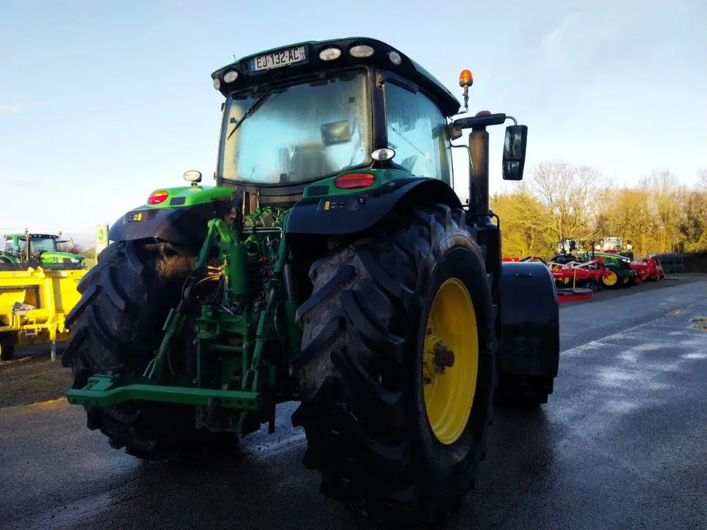 Image JOHN DEERE 6215R