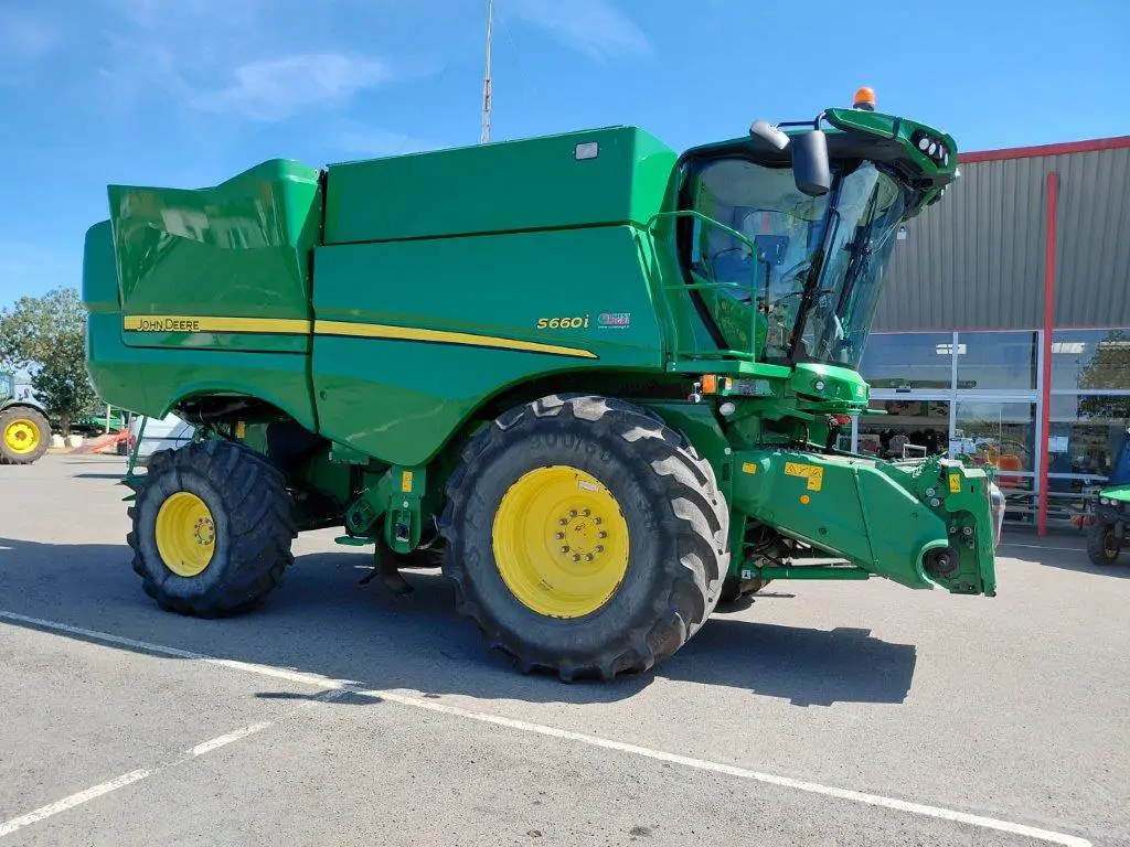 Photo JOHN DEERE S660