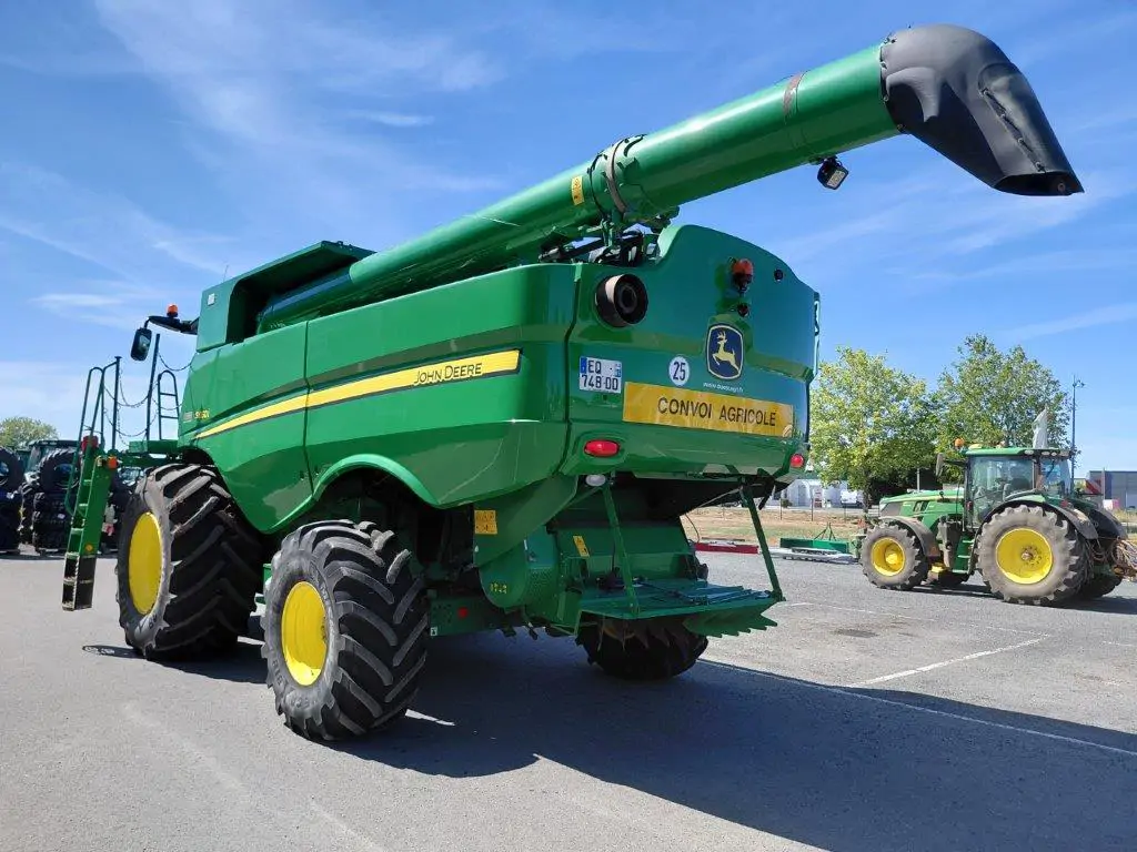 Image JOHN DEERE S660