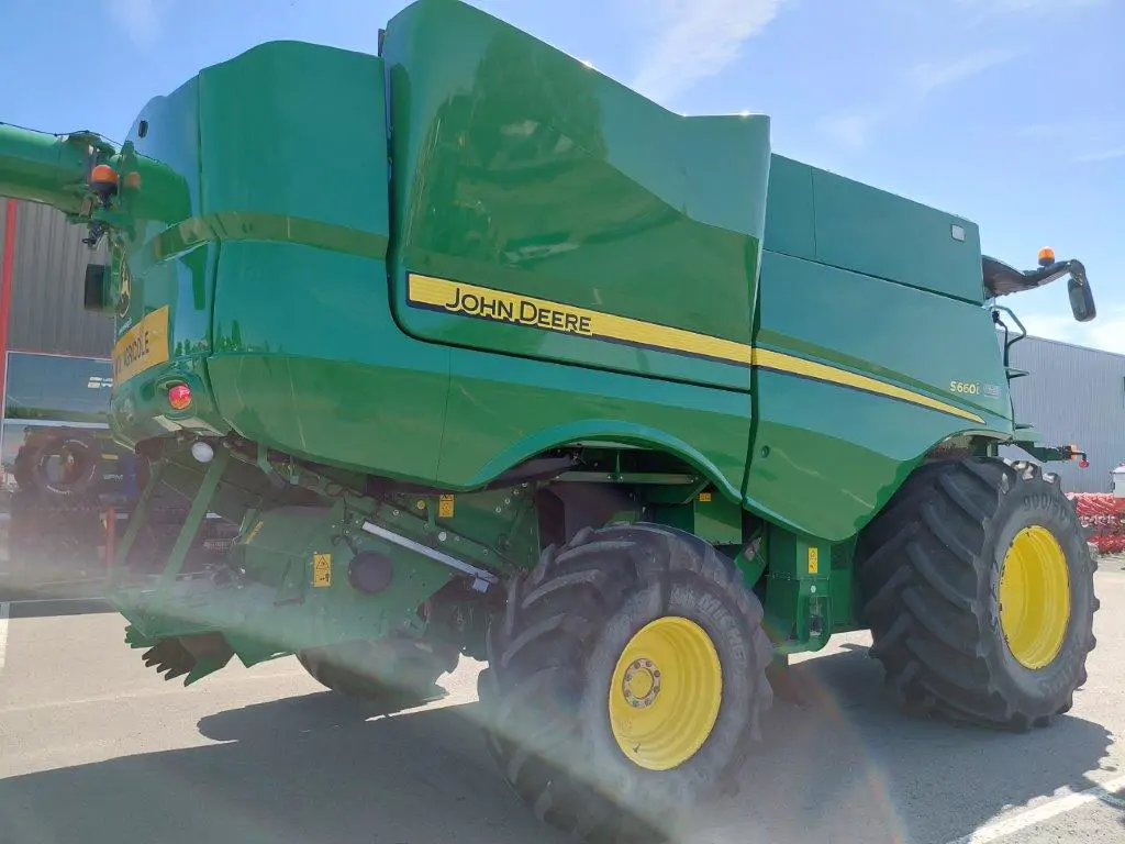 Image JOHN DEERE S660