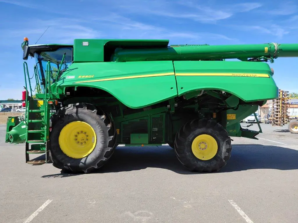 Image JOHN DEERE S660