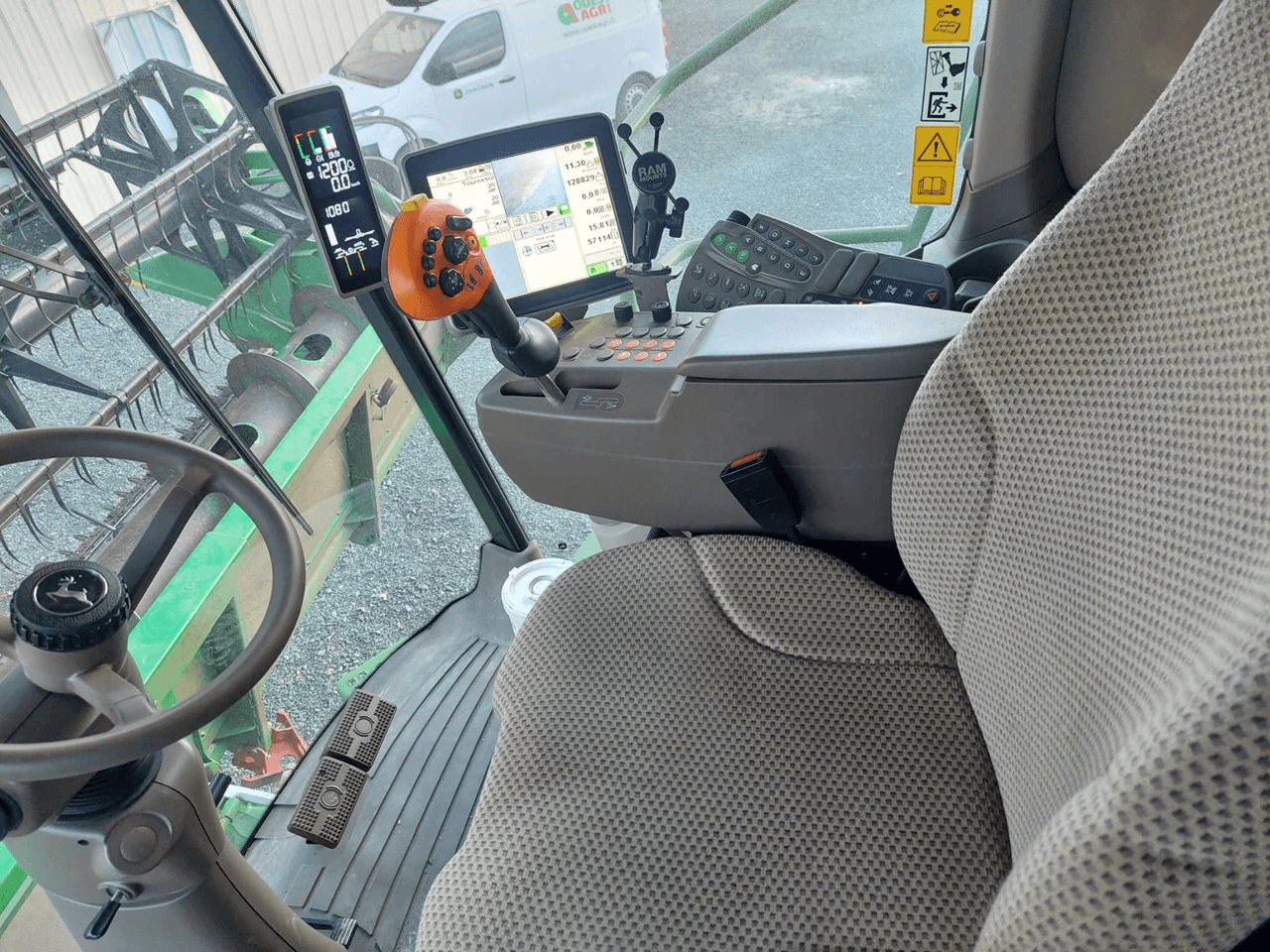 Image JOHN DEERE S660