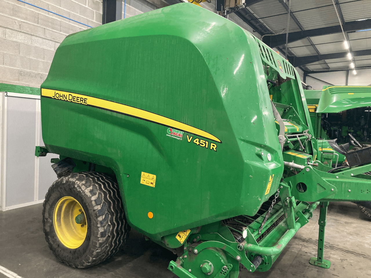 Image JOHN DEERE V451R