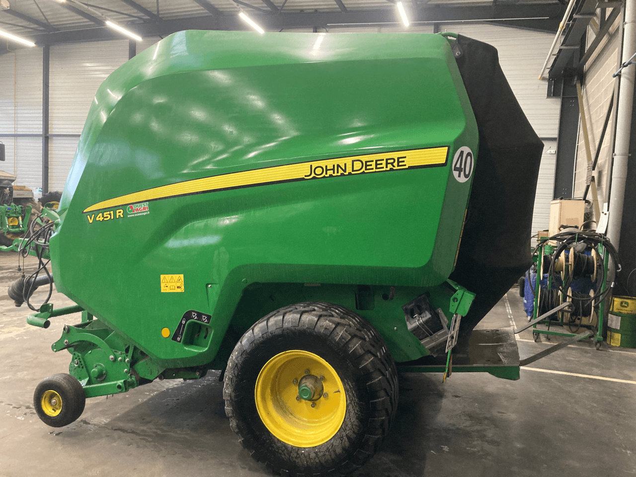 Image JOHN DEERE V451R