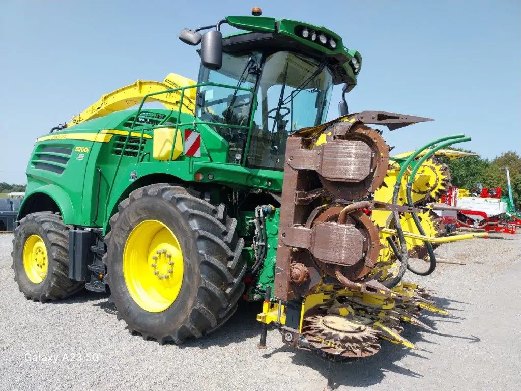 Photo JOHN DEERE 8200