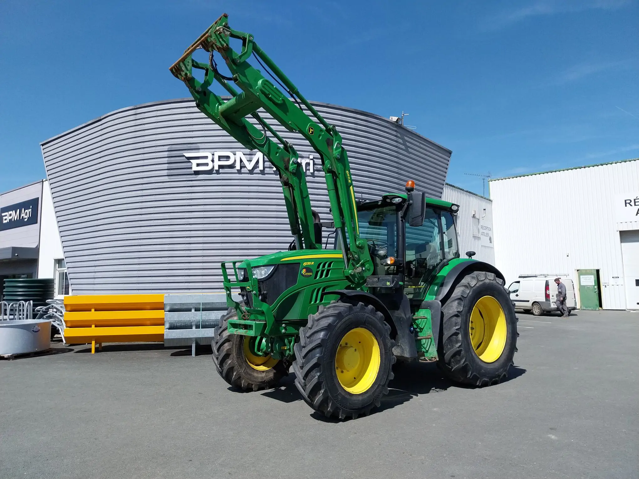 Photo JOHN DEERE TR JD 6135R AP