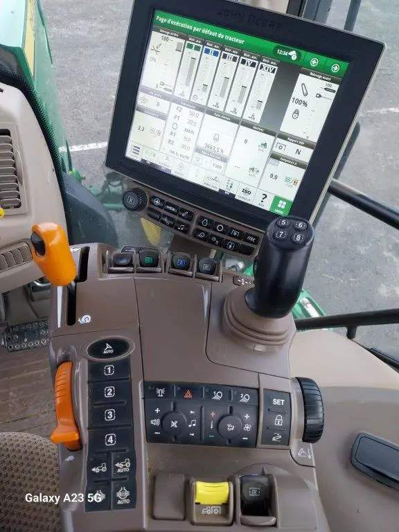 Image JOHN DEERE 6215R