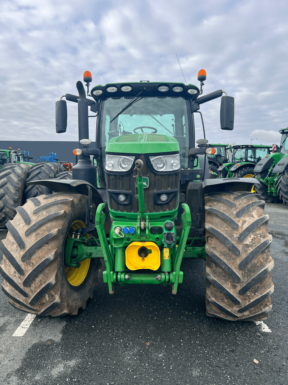 Photo JOHN DEERE 6145R