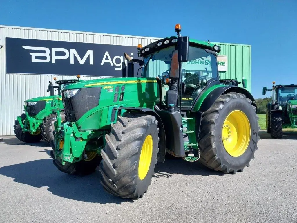 Photo JOHN DEERE 6250R