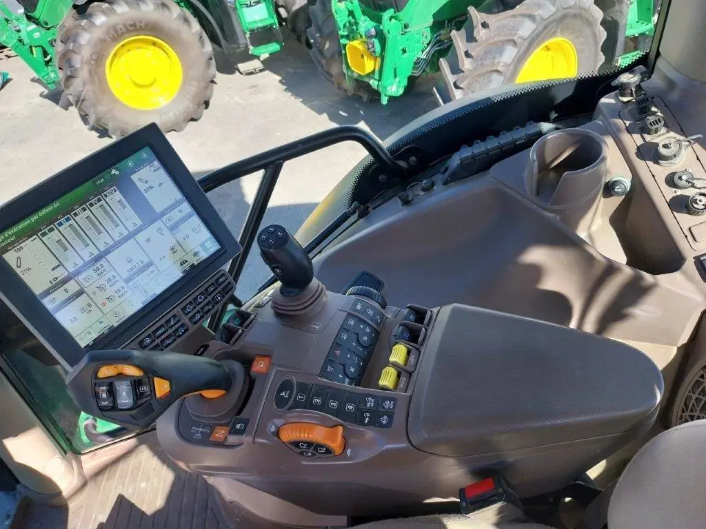 Image JOHN DEERE 6250R