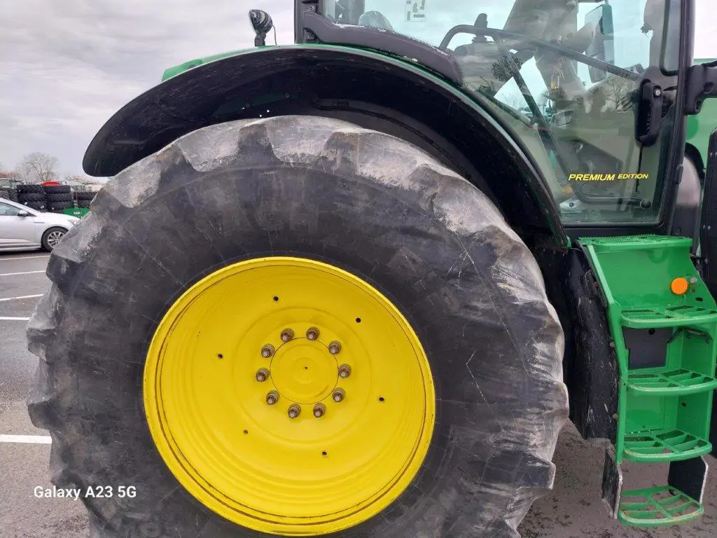 Image JOHN DEERE 6215R