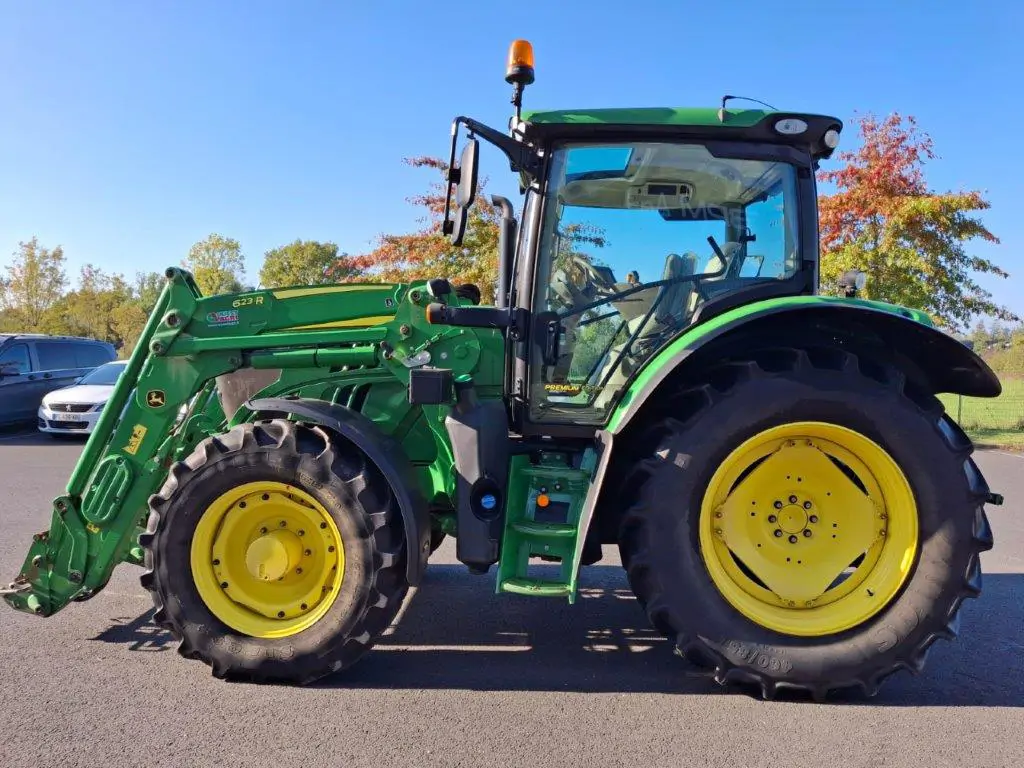 Image JOHN DEERE 6110R