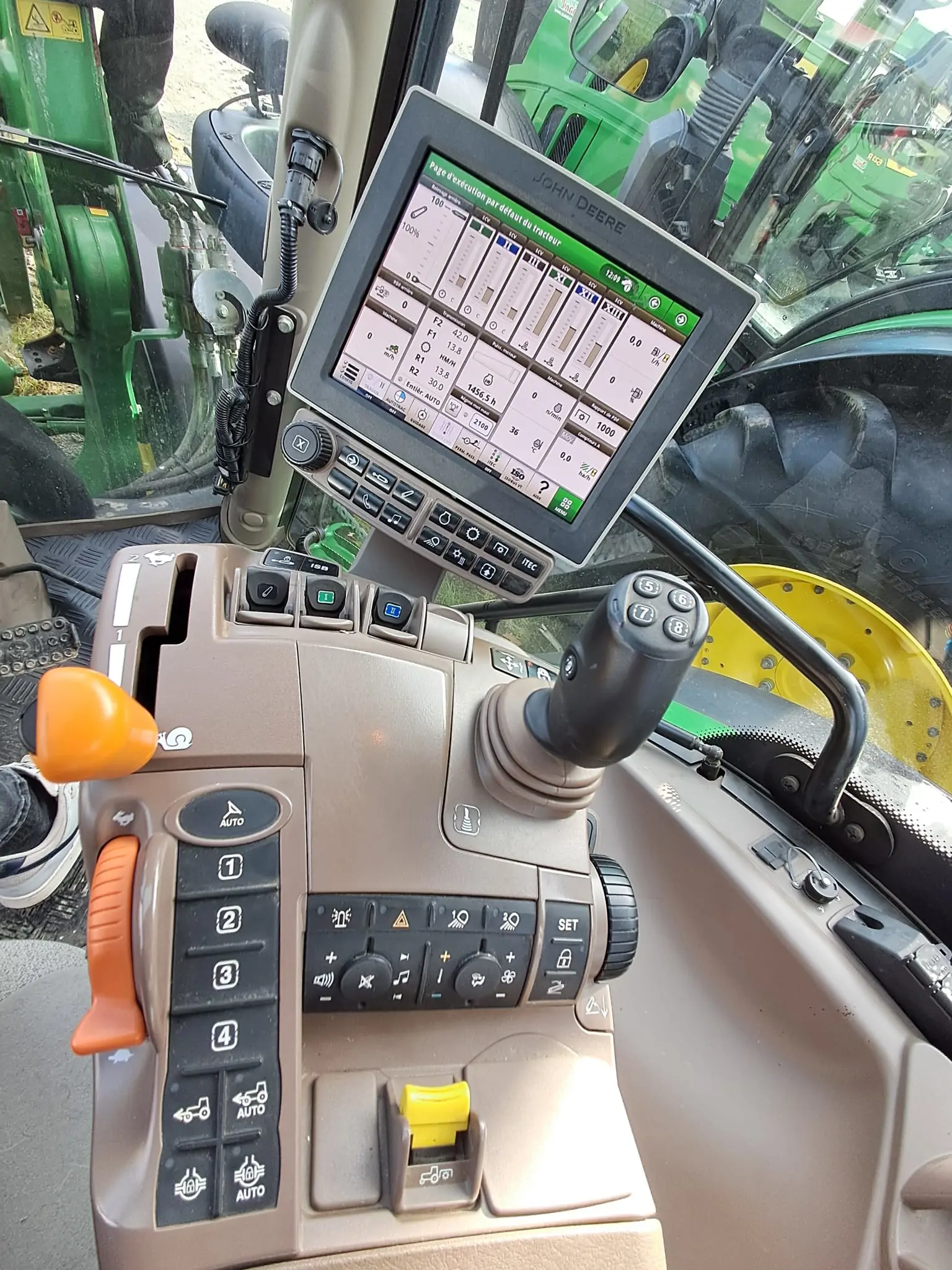 Image JOHN DEERE 6110R