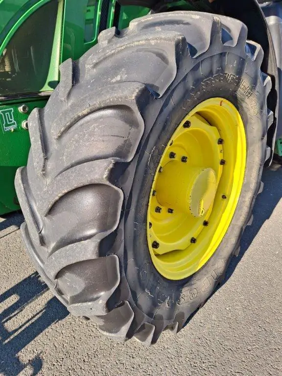 Image JOHN DEERE 6110R