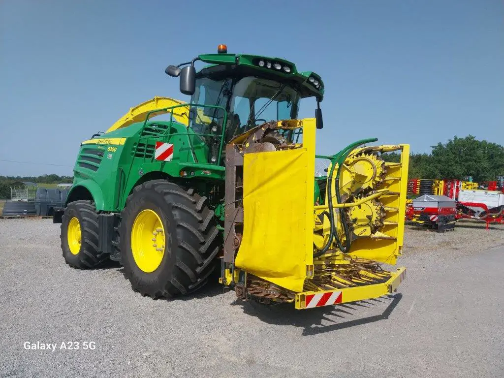 Photo JOHN DEERE 8300