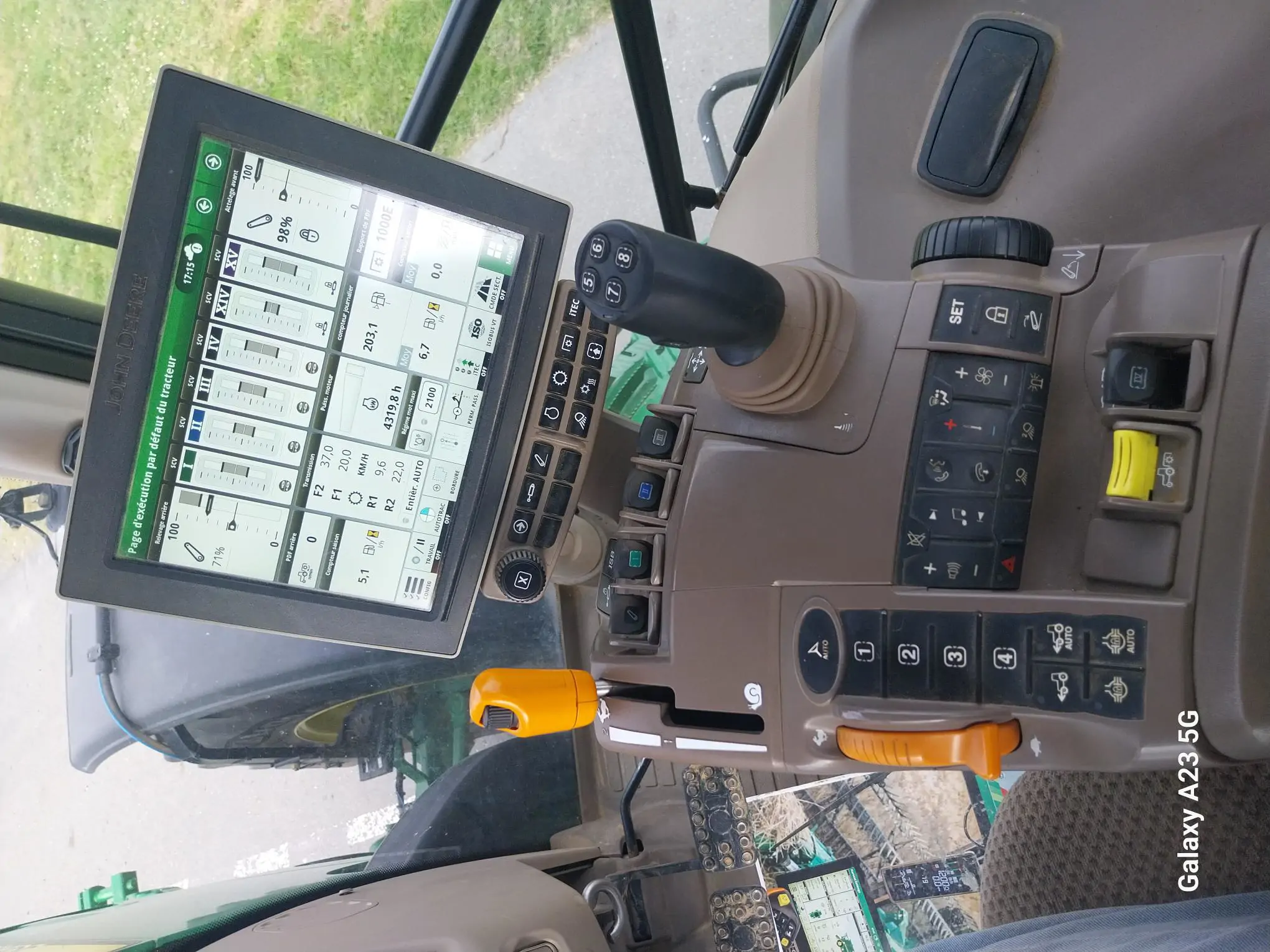 Image JOHN DEERE 6195R