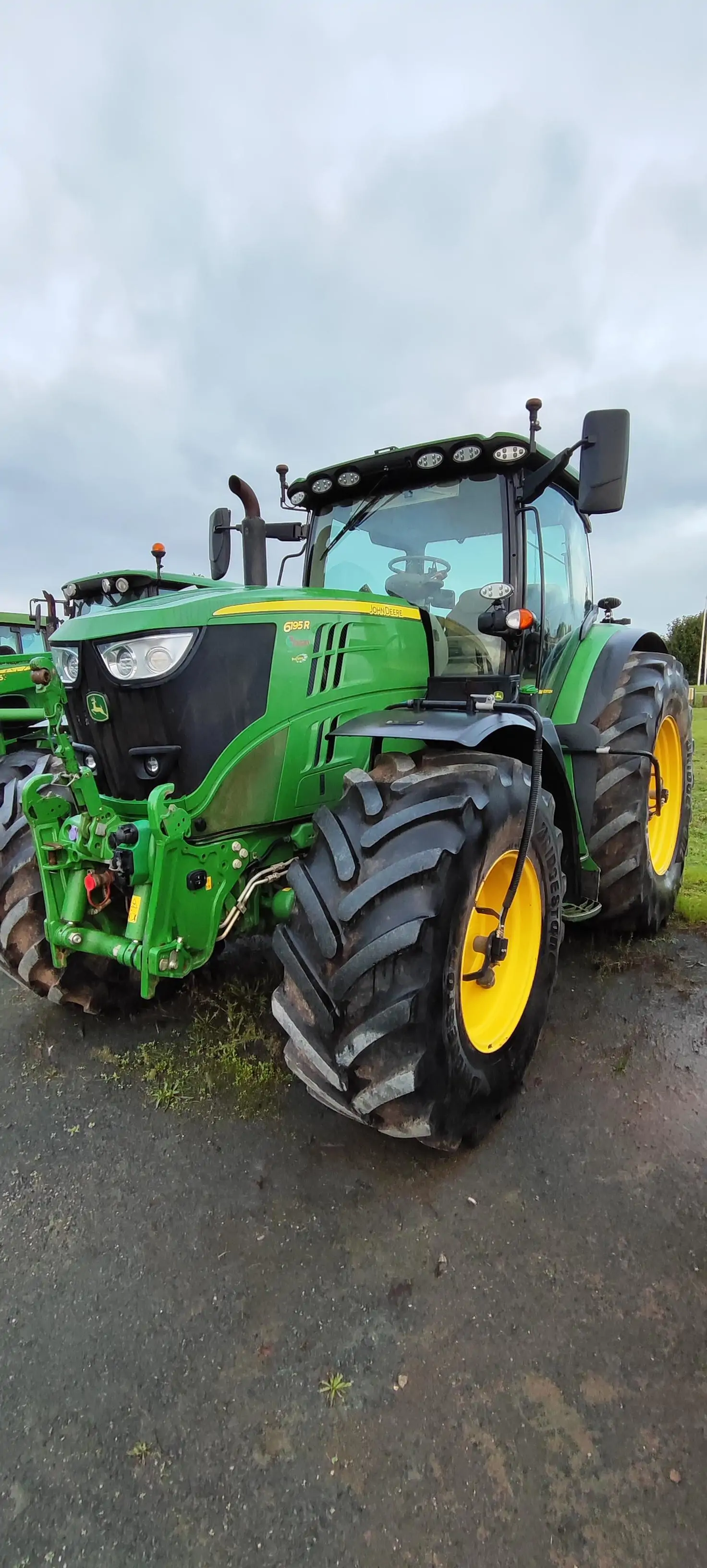Photo JOHN DEERE 6195R