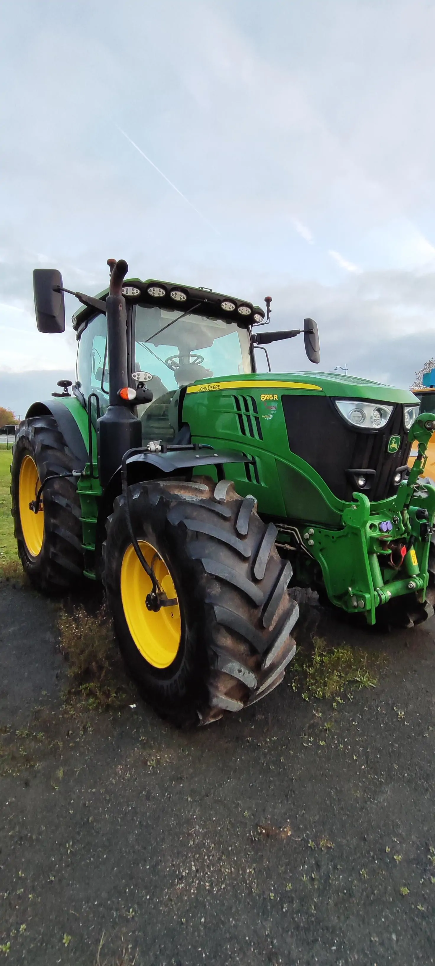 Image JOHN DEERE 6195R