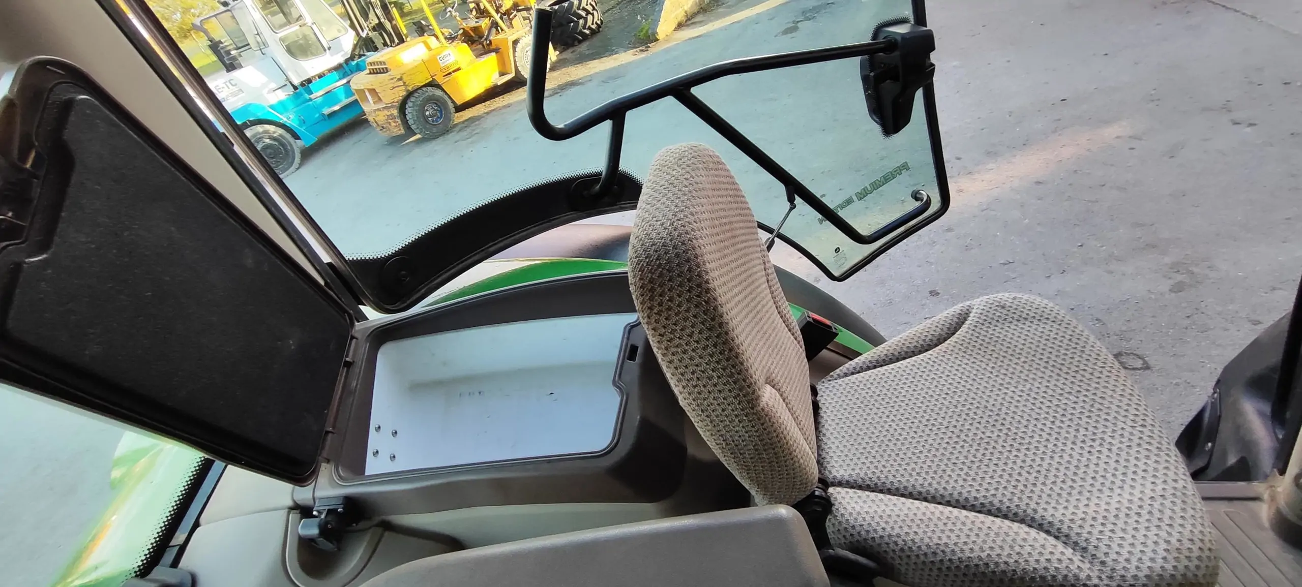 Image JOHN DEERE 6195R