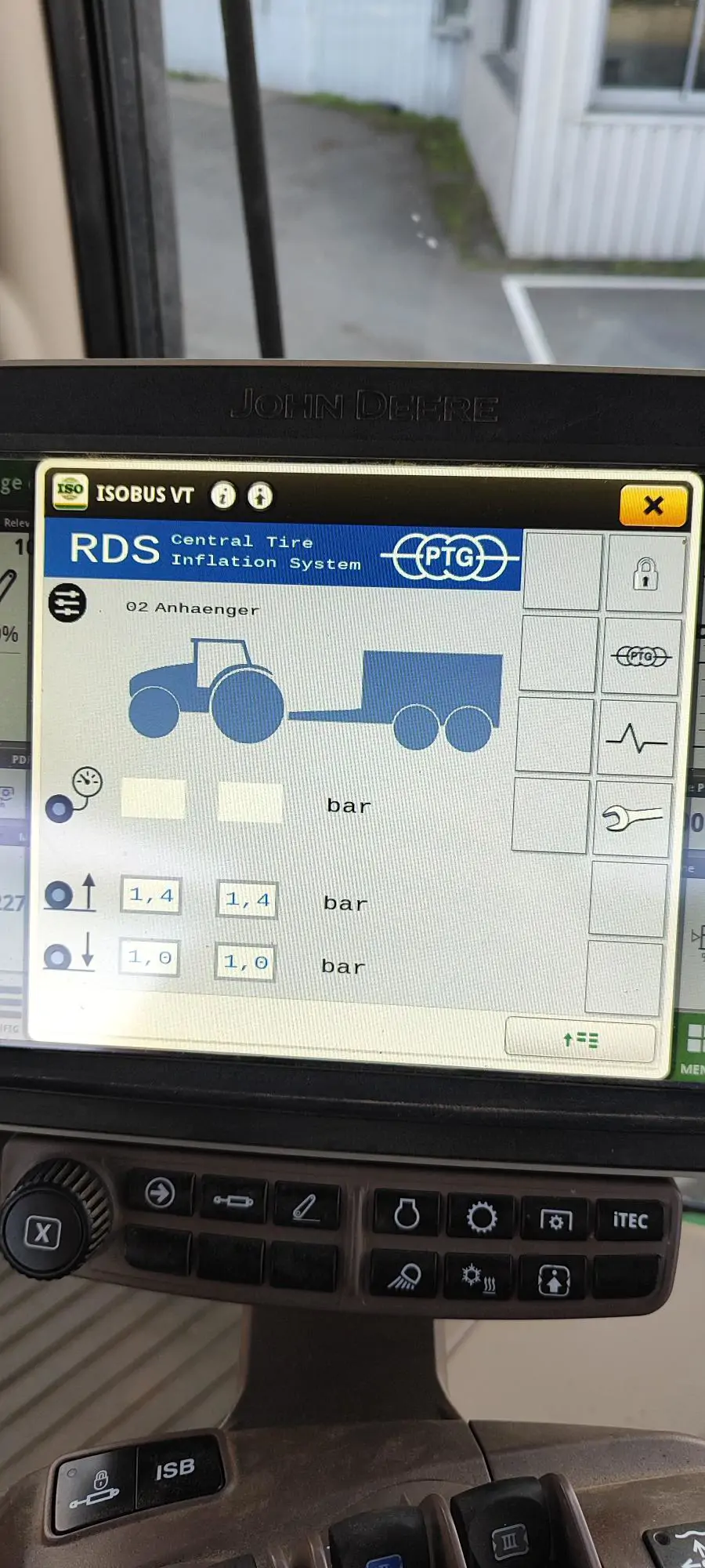 Image JOHN DEERE 6195R