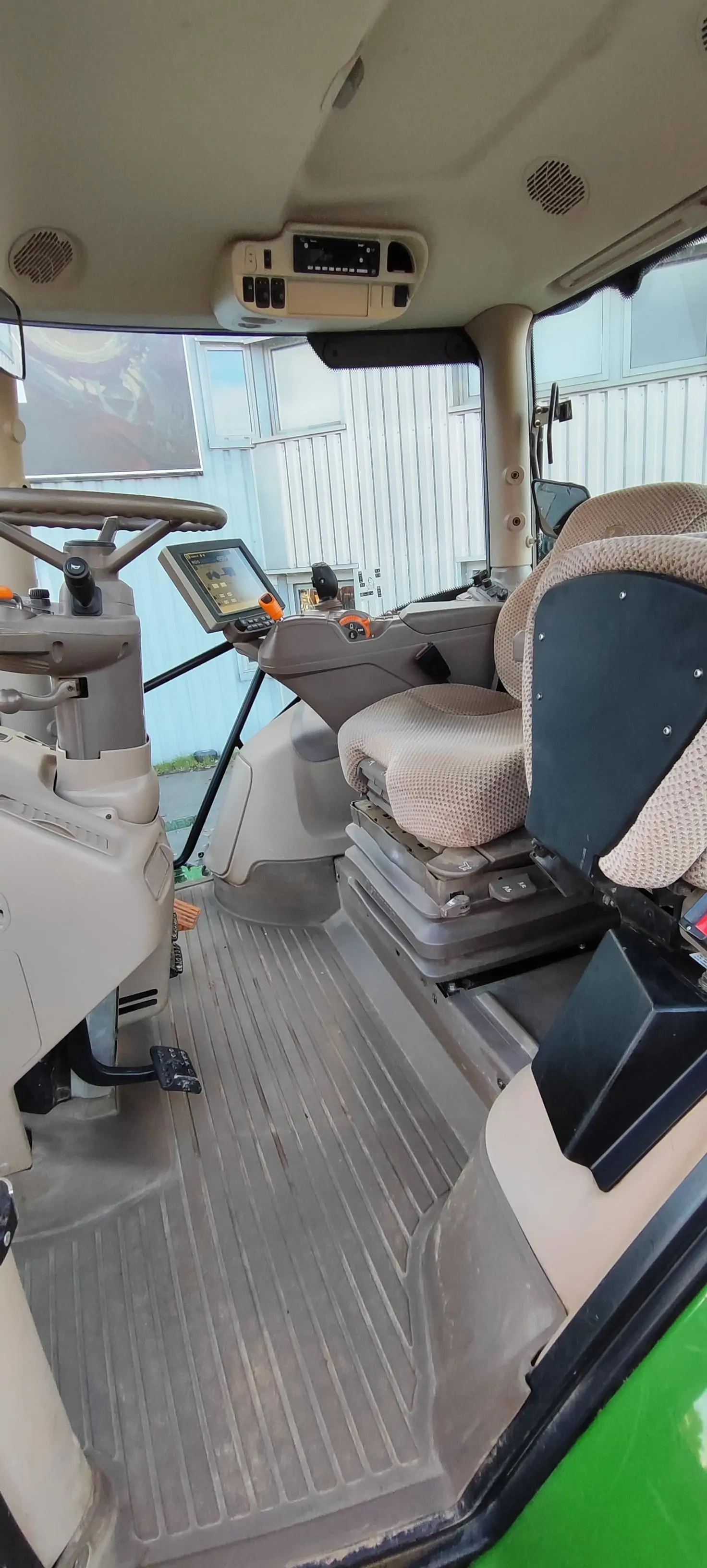 Image JOHN DEERE 6195R