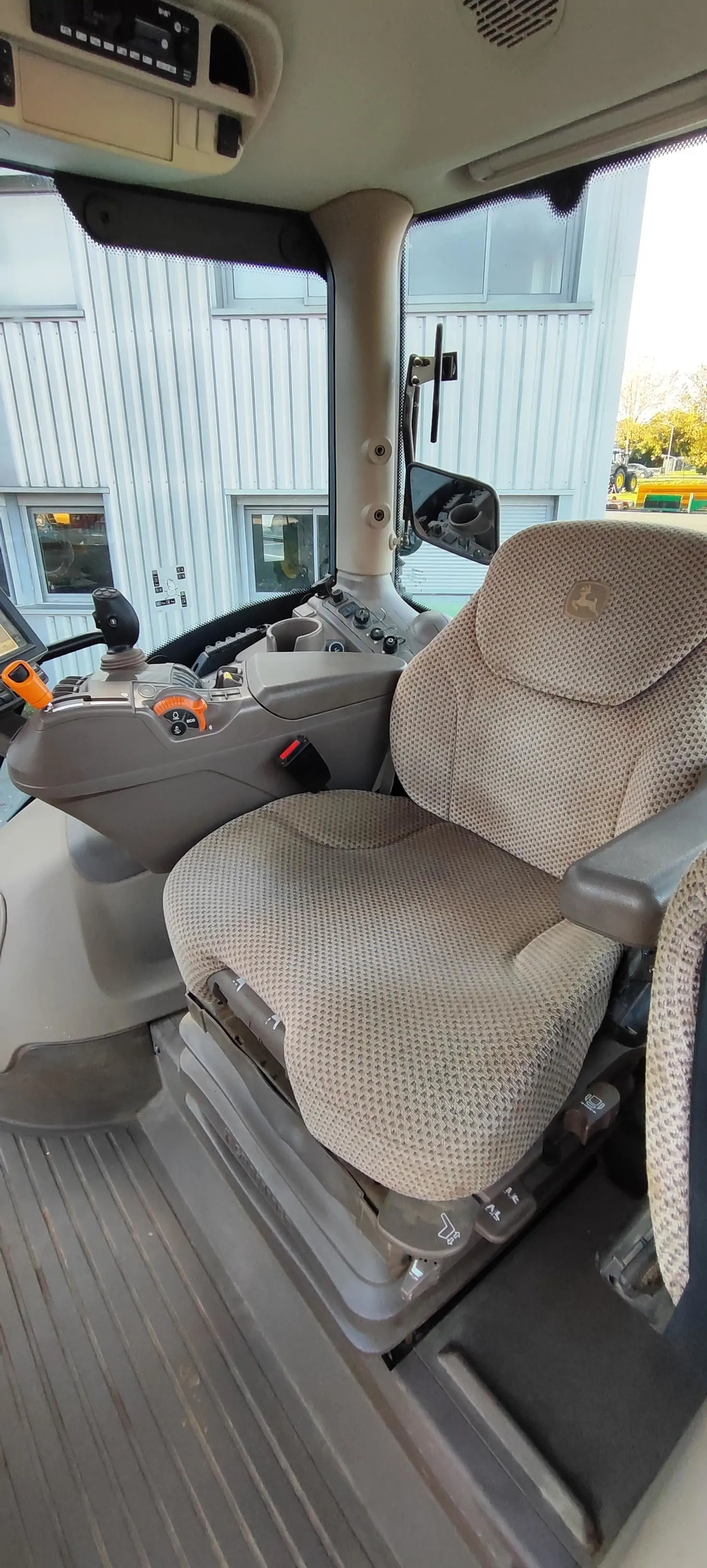 Image JOHN DEERE 6195R