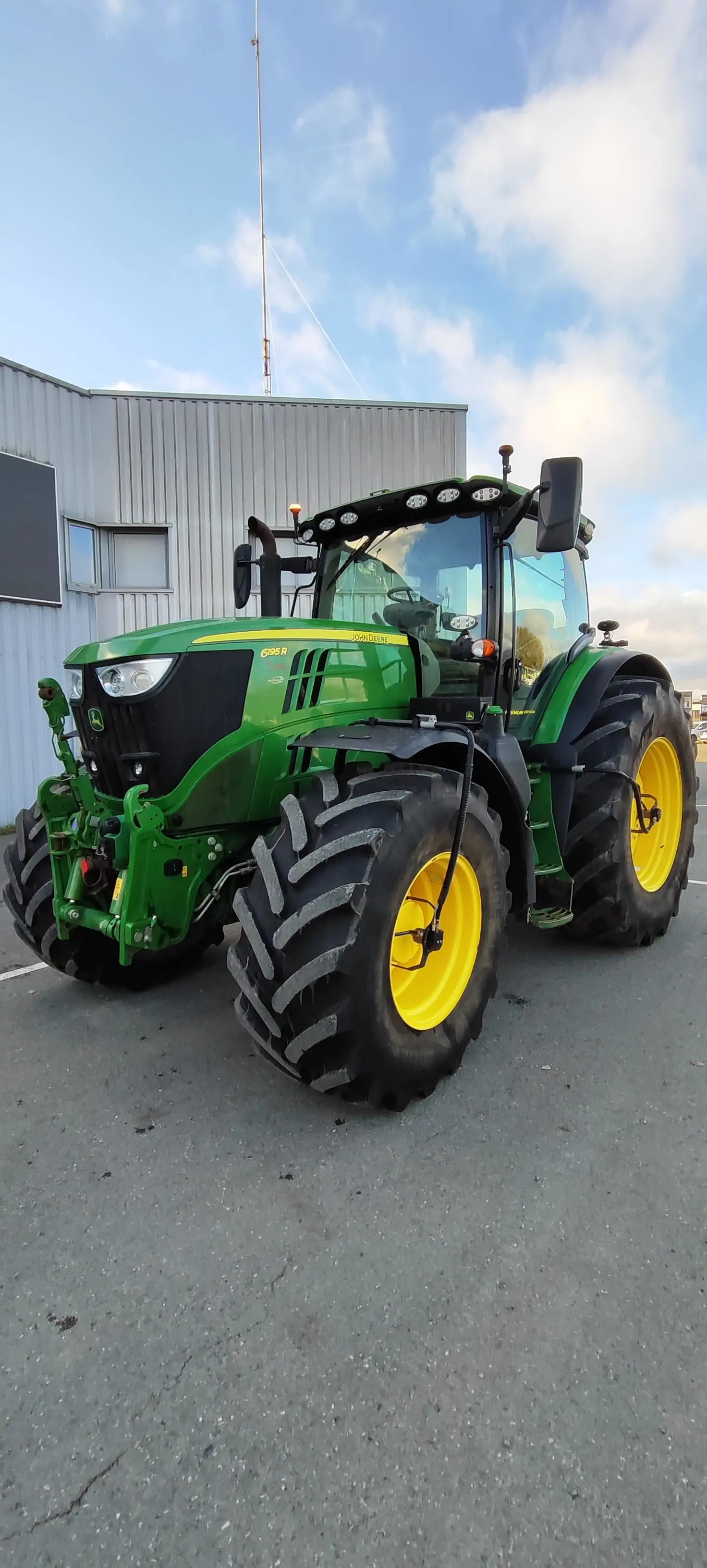 Image JOHN DEERE 6195R