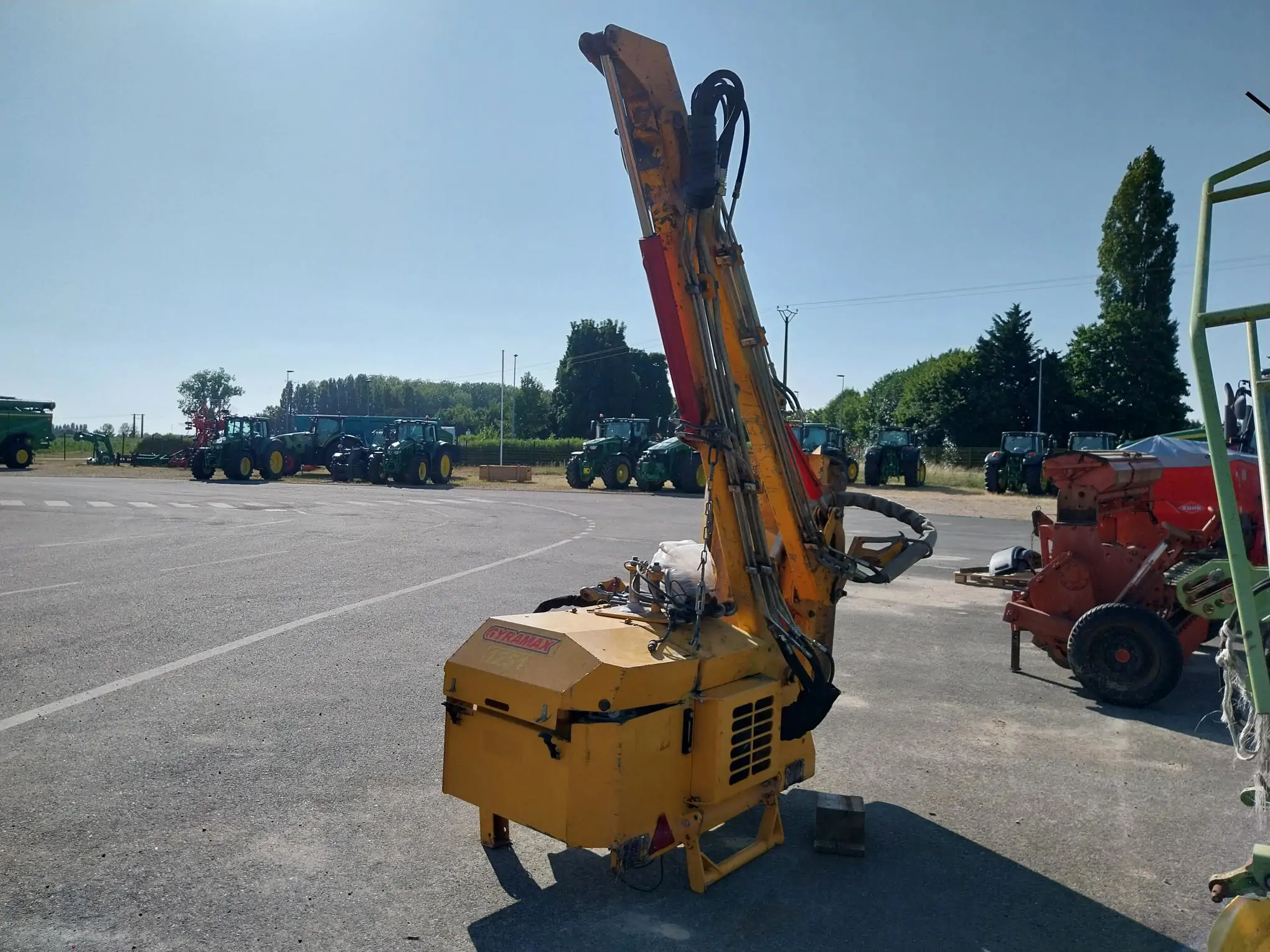 Image GYRAX DEBROUSSAILLEUSE GYRAX 390