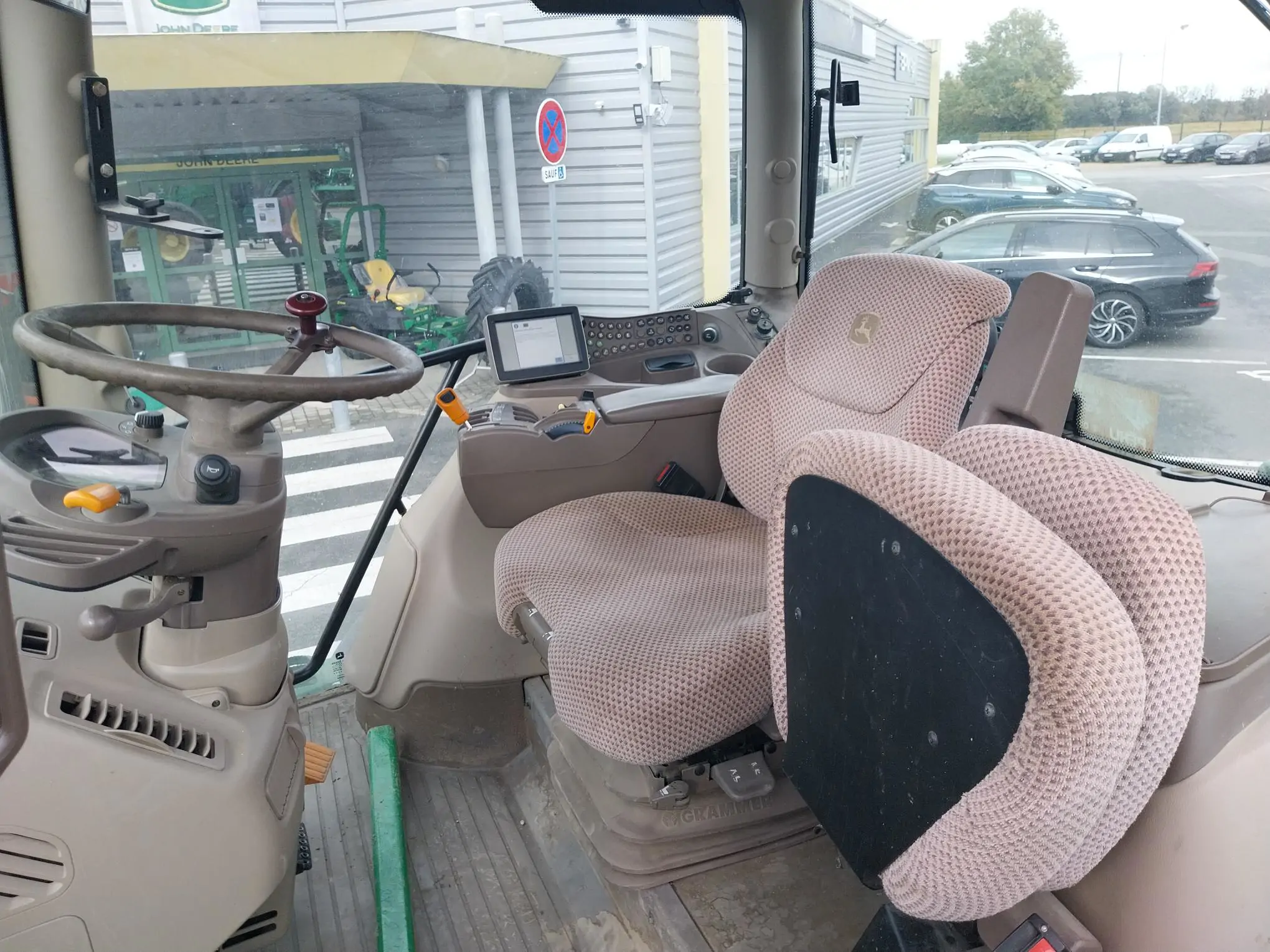 Image JOHN DEERE TRACTEUR 6210R