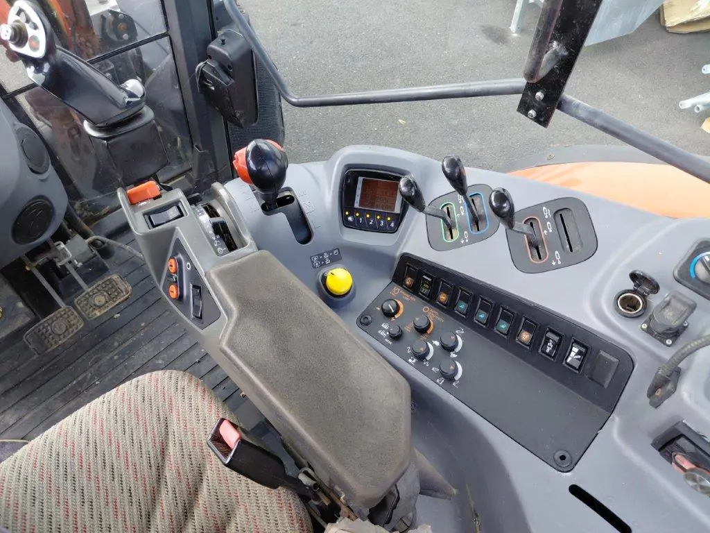 Image KUBOTA M135GX