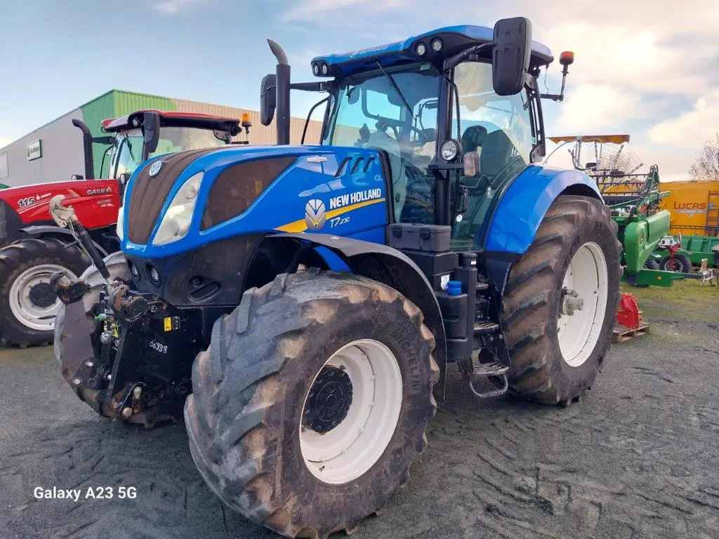 Photo NEW HOLLAND TRACTEUR NH T7.230