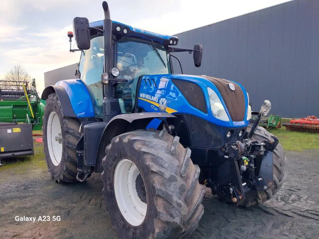 Image NEW HOLLAND TRACTEUR NH T7.230