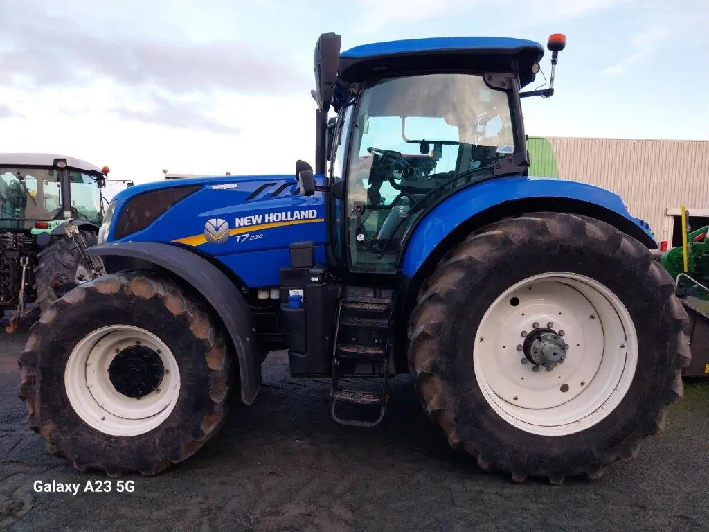 Image NEW HOLLAND TRACTEUR NH T7.230